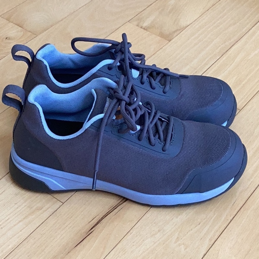 Carhartt women’s force EH Nano toe work shoes. Size 8 charcoal gray/powder blue
